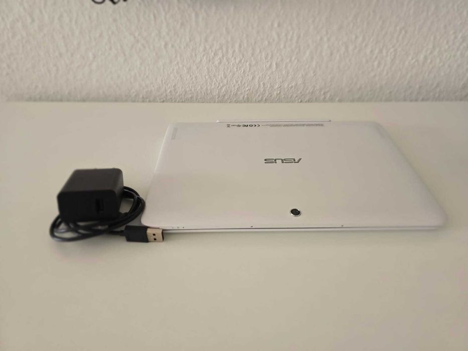 Asus Mobile Dock Model T100H and Tablet, Cracked Screen *As Is