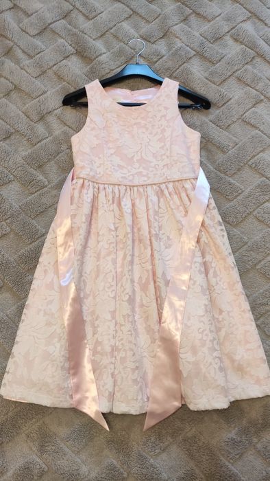 Sukienka różowa 146 stan idealny