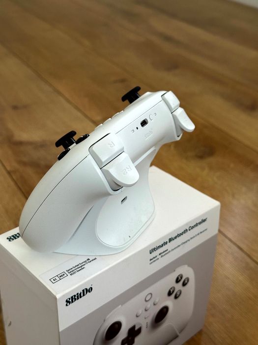 8BitDo Ultimate Bluetooth Switch 2 + stacja ładująca