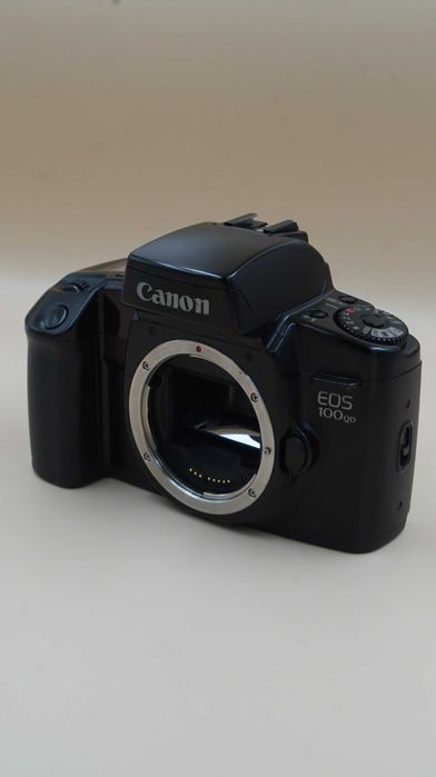Aparat Canon EOS 100QD