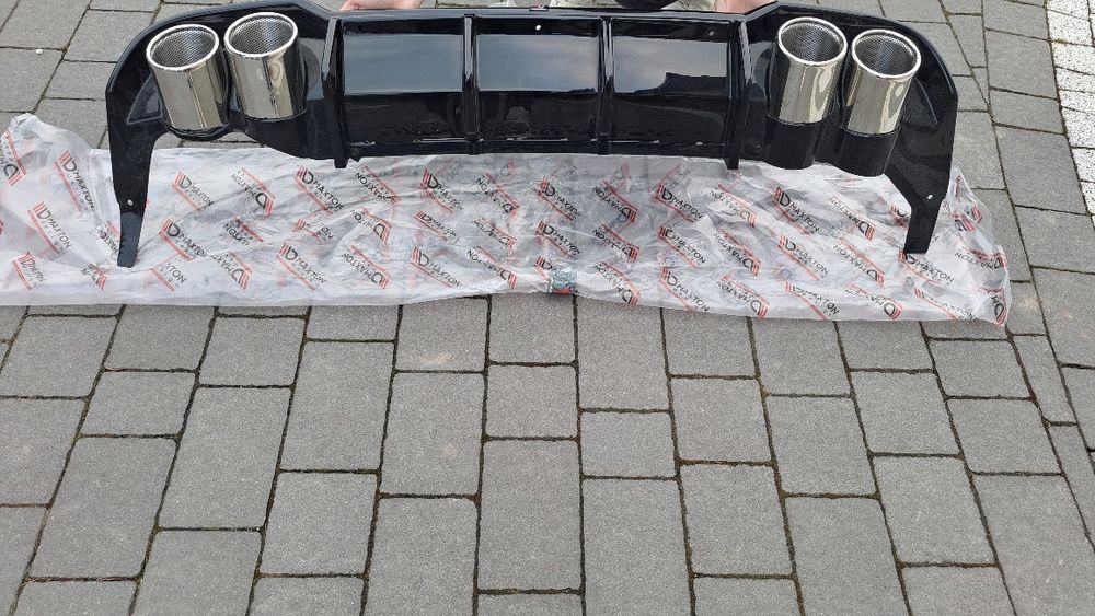 Dokładka tylna Maxton Design do Seata Leona FR MK4 ST