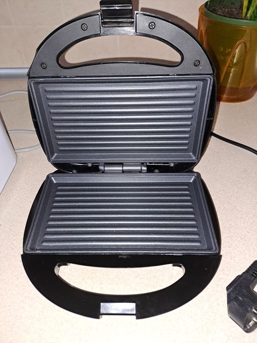 Бутербродниця,сендвічниця!