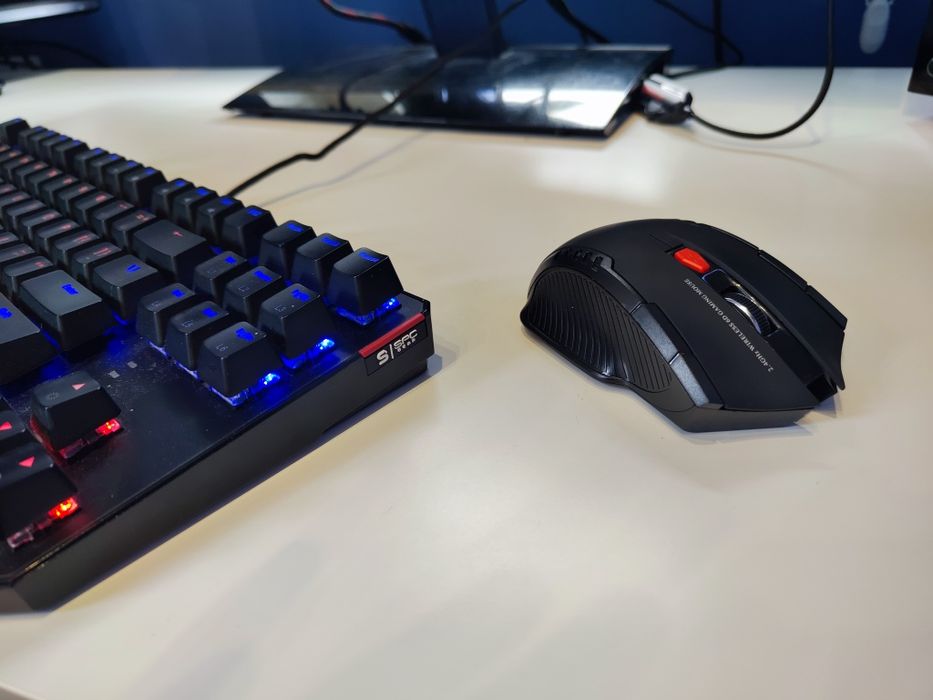 Zestaw Gamingowy Ryzen 5, rx5700, 16GB RAM SSD+ HDD + 27' + Akcesoria