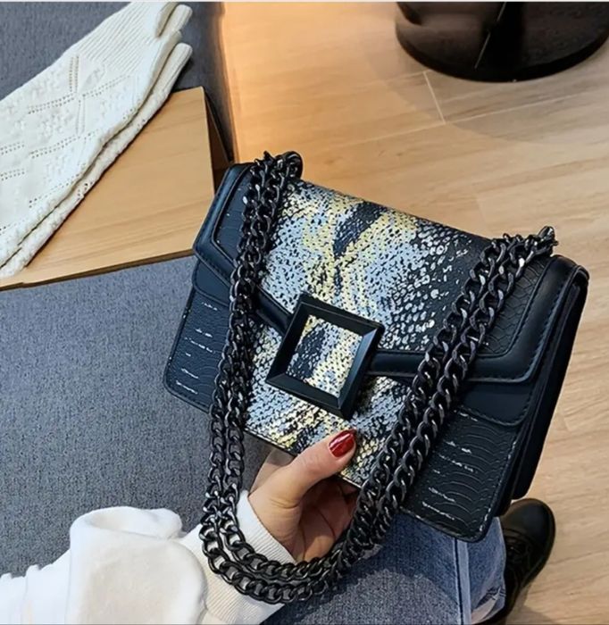 Нова сумочка зі зміїним  принтом