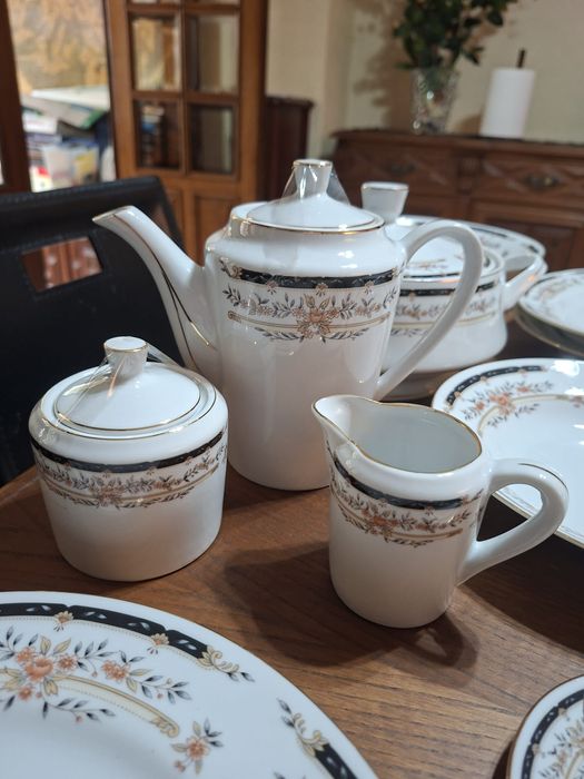 Conjunto de jantar e conjunto de café completo