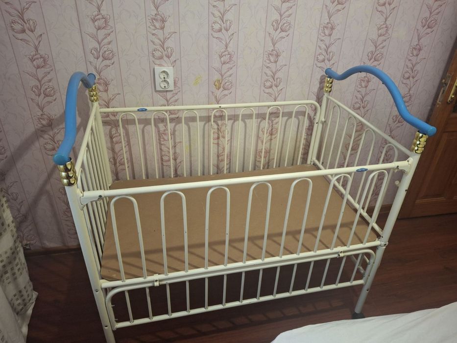 Продам дитяче металеве ліжко