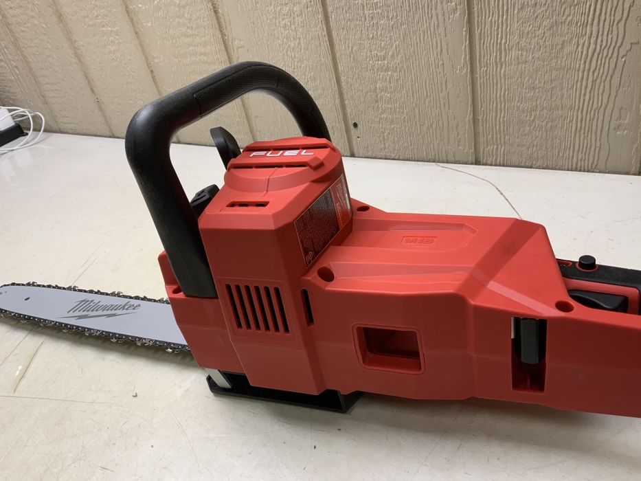 Безщіткова акумуляторна ланцюгова пила Milwaukee M18 2727-20 FUEL