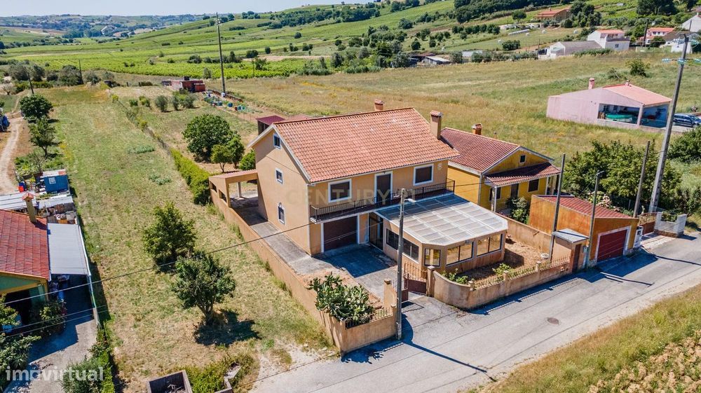 Moradia T4, em Alenquer/Ventosa, com terreno de 2.760m2