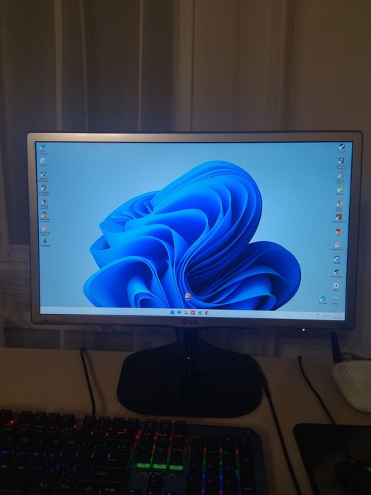 Монітор LG 22 MP56