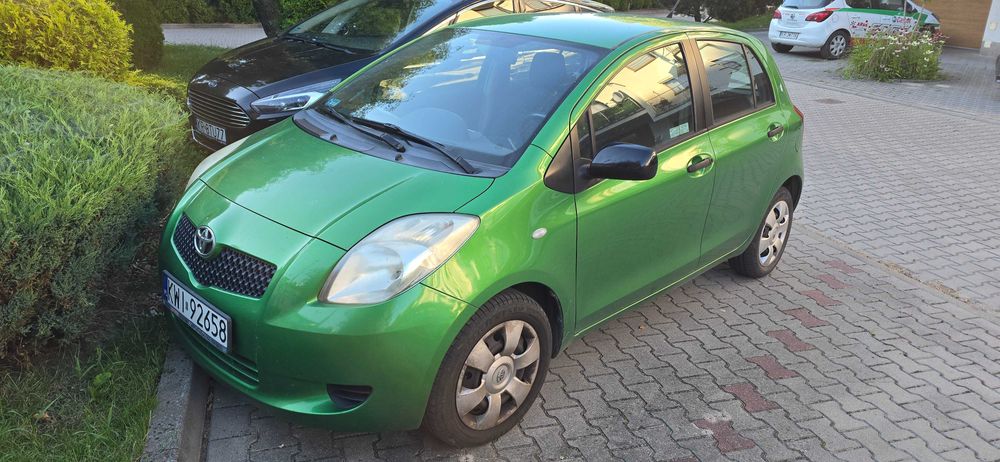 Toyota yaris 1.3 piękny kolor