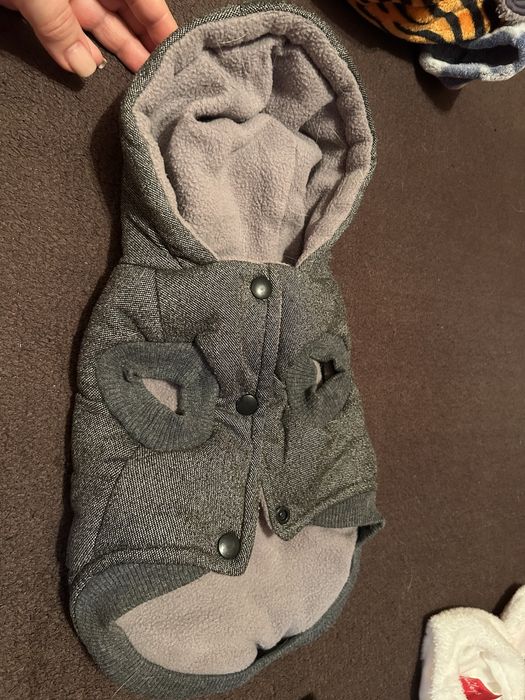 Теплі жилетки та попони для маленької собачки