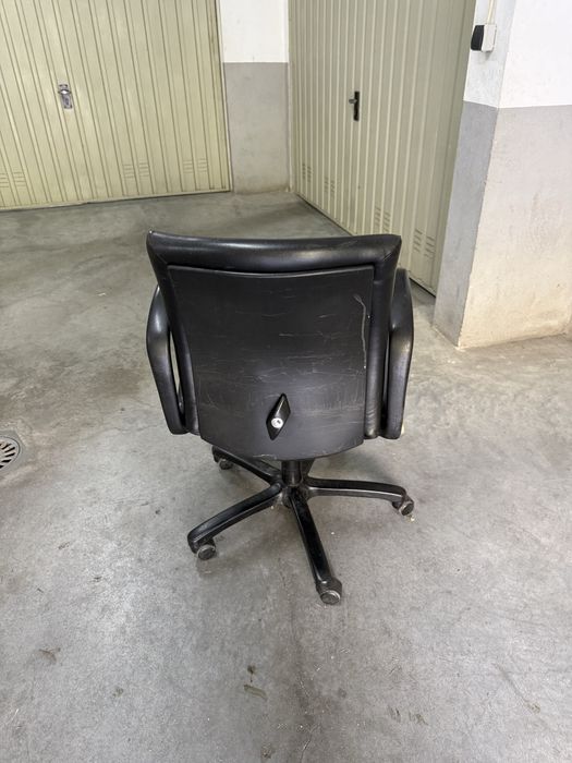 Cadeira de escritório em pele