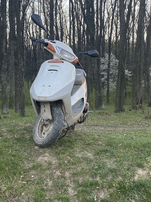 Скутер Honda-tact