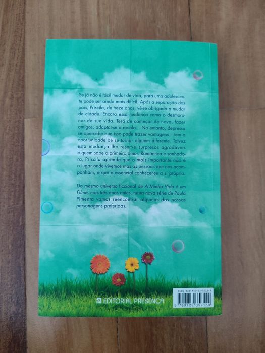 Livro coleção de Paula Pimenta