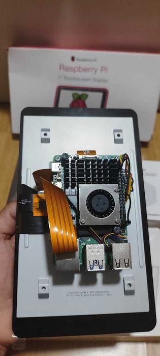 Raspberry Pi 5 8GB com Ecrã Touch 7 Polegadas