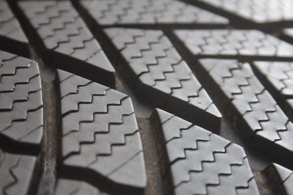 285/45/21 Bridgestone Blizzak LM005 285/45 R21 113 W XL 2022r