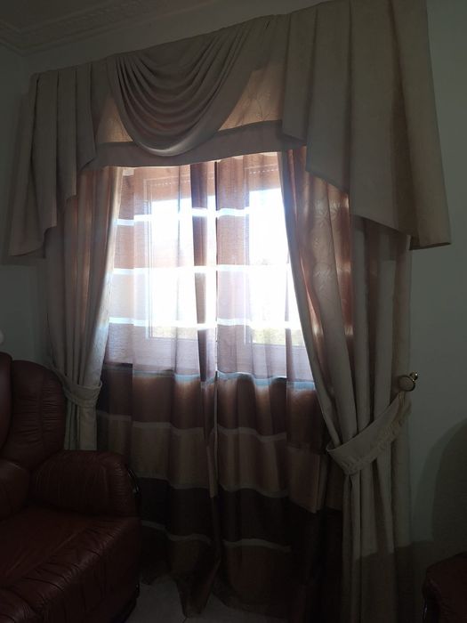 Cortinas duplas de sala com sanefa