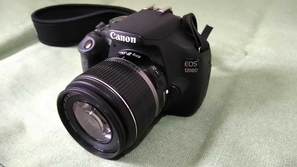 Продам фотоапарат Canon 1200D