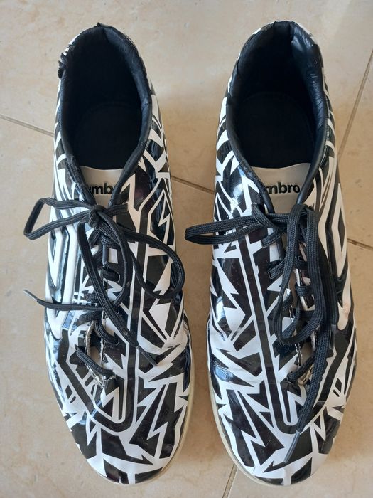 Buty sportowe UMBRO 45 wkładka 29 cm biało-czarne