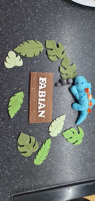 Dekoracja na tort figurki z masy cukrowe dinozaur liście