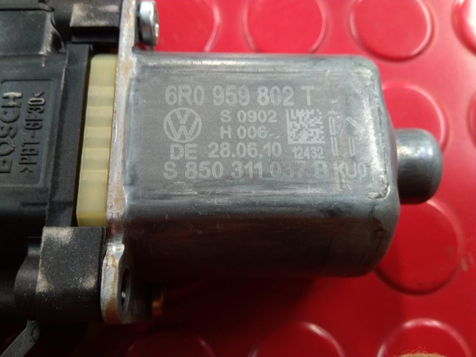 Motor Elevador Frente Dir 6R0959802T - VW POLO V