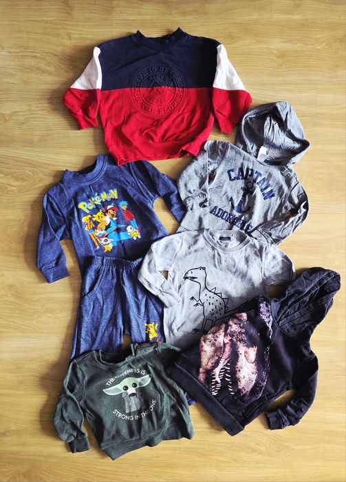 Paka ubrań w rozmiarze 92
Bluza i sweter z dinozaurami Next.
Dres z P