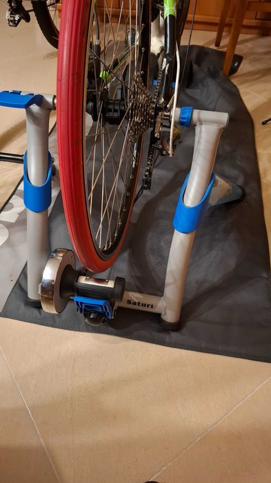 Rolo de treino Tacx Satori + Roda 26" + Pneu Vittoria
