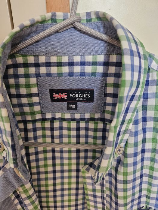 A camisola está em excelente estado.