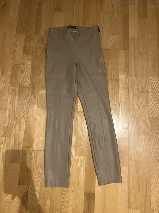 Skórzane spodnie damskie ZARA. Nowe. Skóra .beżowe.S