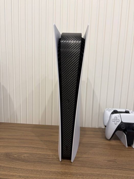 PlayStation 5 digital edition. Fat.