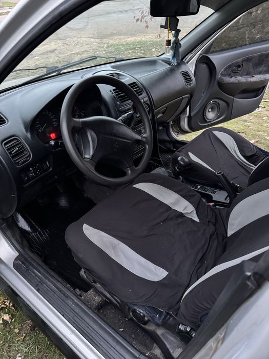 Mitsubishi Carisma 1998 митцубиси каризма