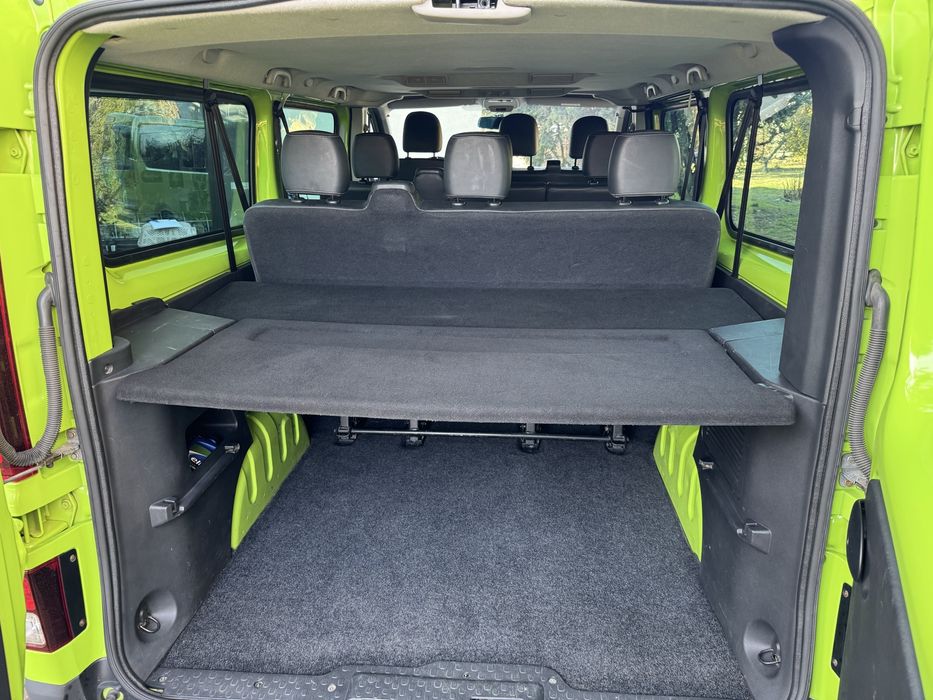 Przewóz osób, transfer na lotnisko 8os+kierowca Renault Trafic Long