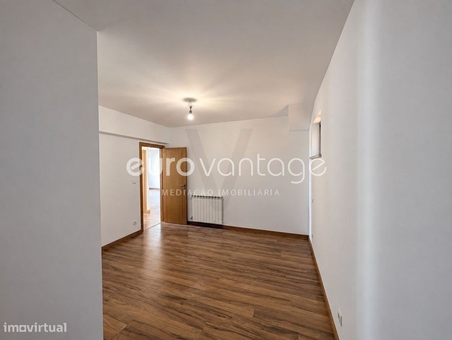 Apartamento T2+1 com 2 Garagens & Sótão | Casal dos Matos, Pousos,...