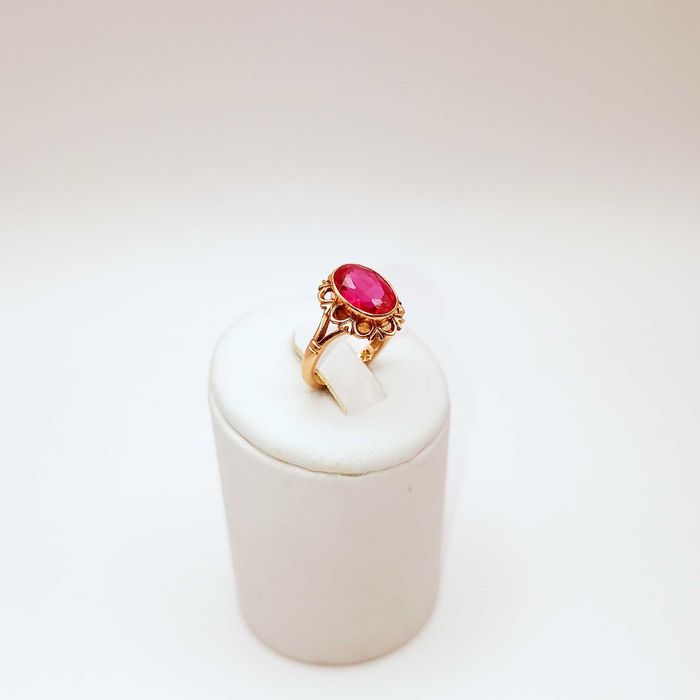 Złoty pierścionek pr. 585 - z czerwonym kryształem 3,92g. | r. 10