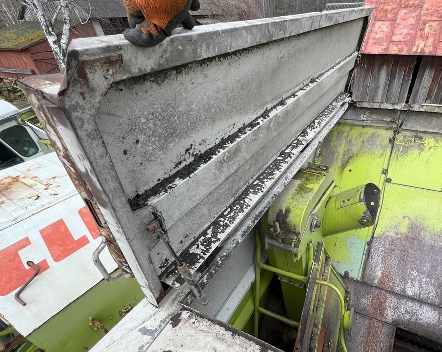 Osłona zbiornika ziarna kombajn claas Dominator 112CS,  Commandor inn