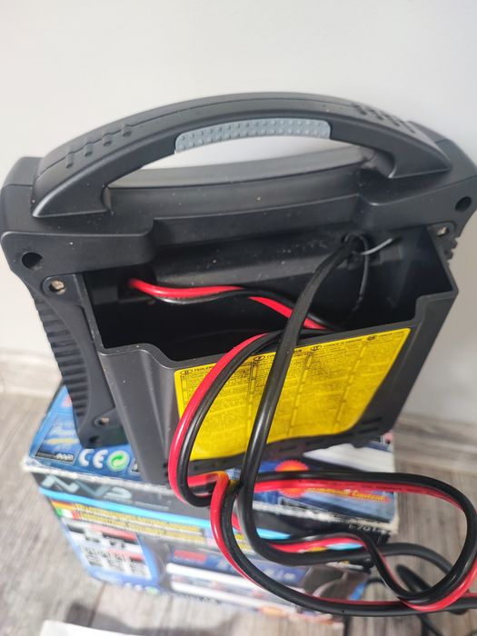 Automatyczny prostownik do akumulatorów 12V NVP Power Runner I-7012 – do 15A