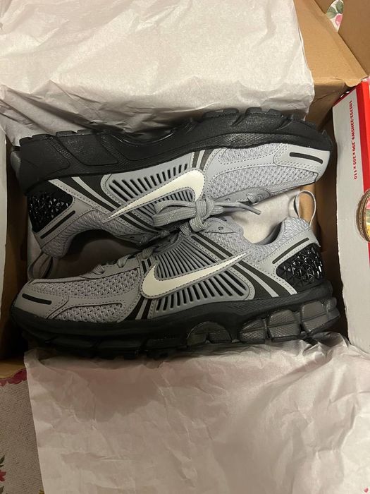 Нові кросівки Nike Vomero 5 GS