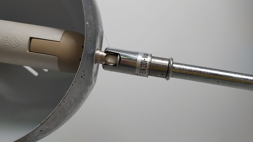 Candeeiro de pé em arco 3 lampadas com  base de pedra