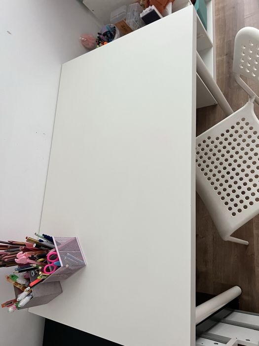 Vendo secretaria com movel de gavetas e cadeira