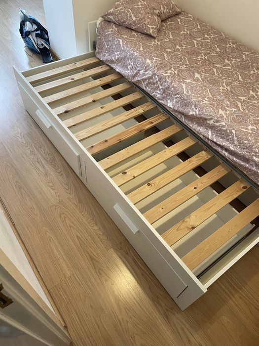 Cama BRIMNES com colchoes