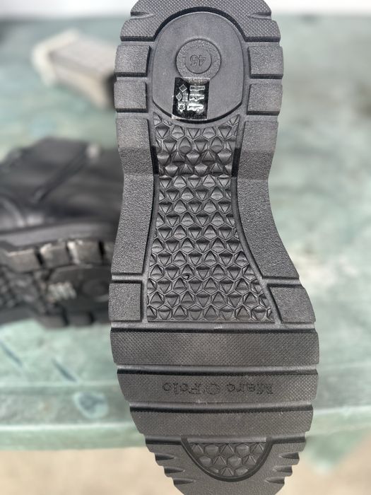 Vendo botas novas, tamanho 45. Pele