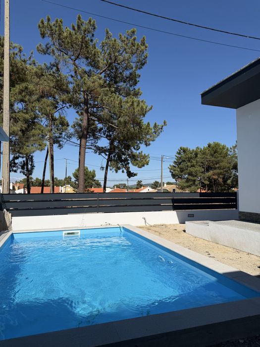 Moradia isolada terrea com piscina