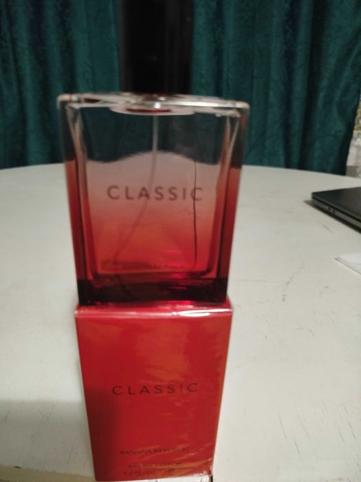 Banana Republic Classic Red