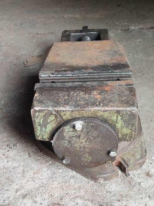 Продам тискі фрезерні