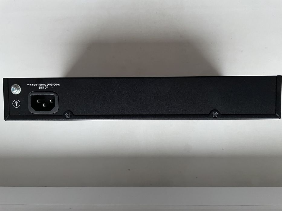 Комутатор D-Link DES-1016C під 19-дюймову стійку