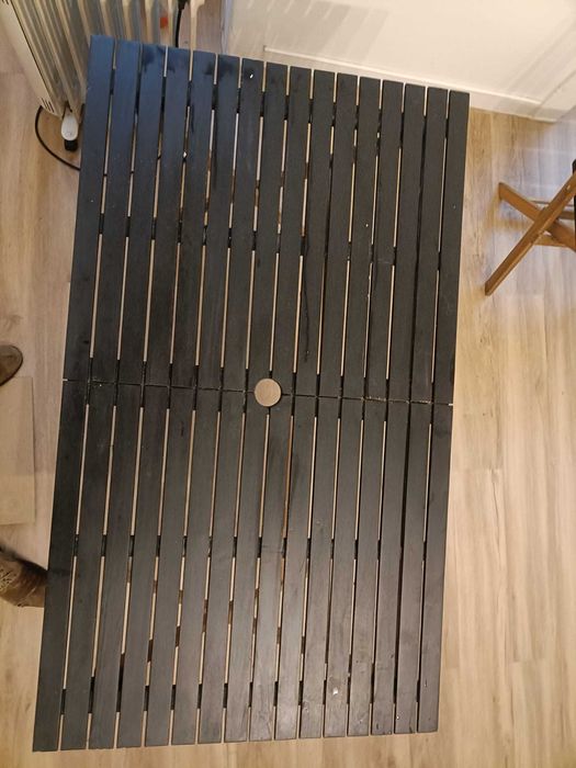 Mesa de jardim e cadeiras