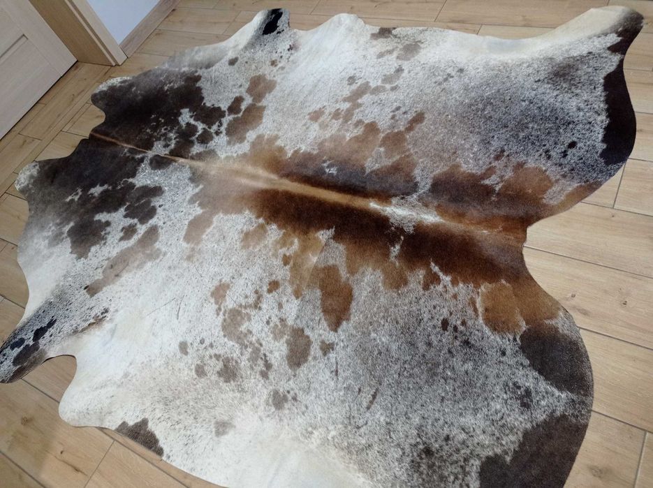 Ogromna Skóra Krowia Naturalna 230x210 cm – Łaciata, Unikat