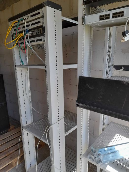 Szafa RACK stojąca