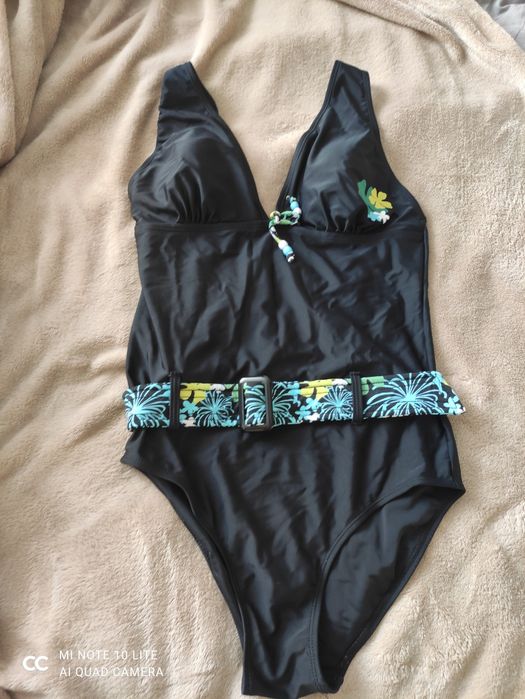 Суцільний купальник