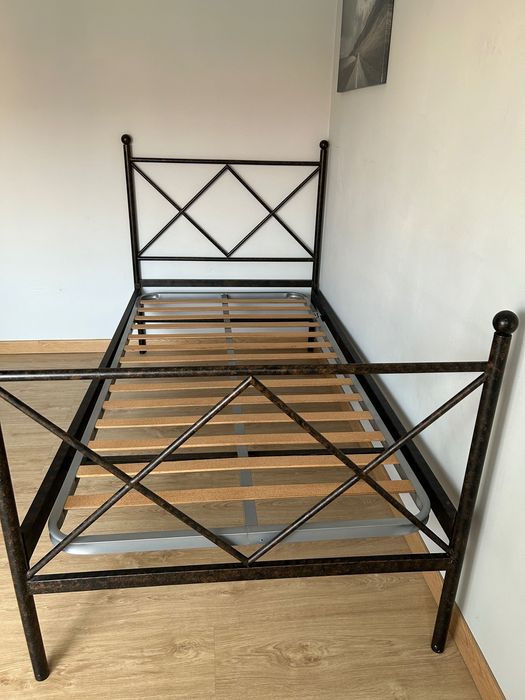 Cama  de ferro individual